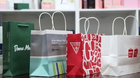 Impresión de logotipo personalizado Bolsa de papel de compras Ropa Empaquetado de zapatos Bolsa de papel de regalo lavable barata